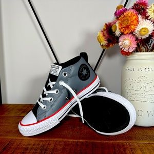 Youth Leather Converse Chuck Taylor All Star Sneakers size 13